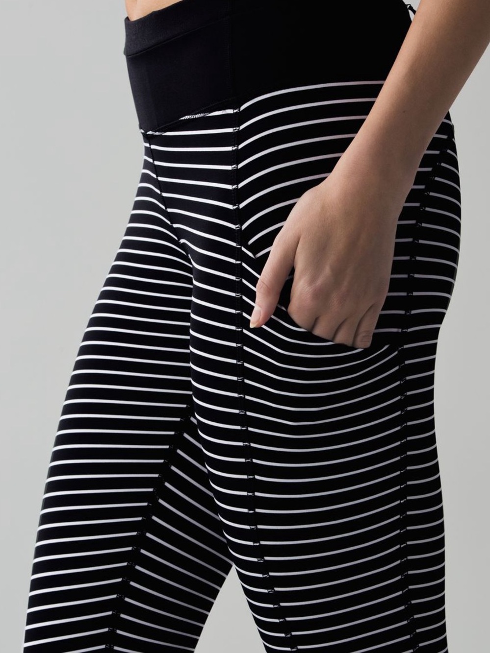 Lululemon Speed Tight Pocket Leggings Size 8 Black White Stripe Running Gym sk24